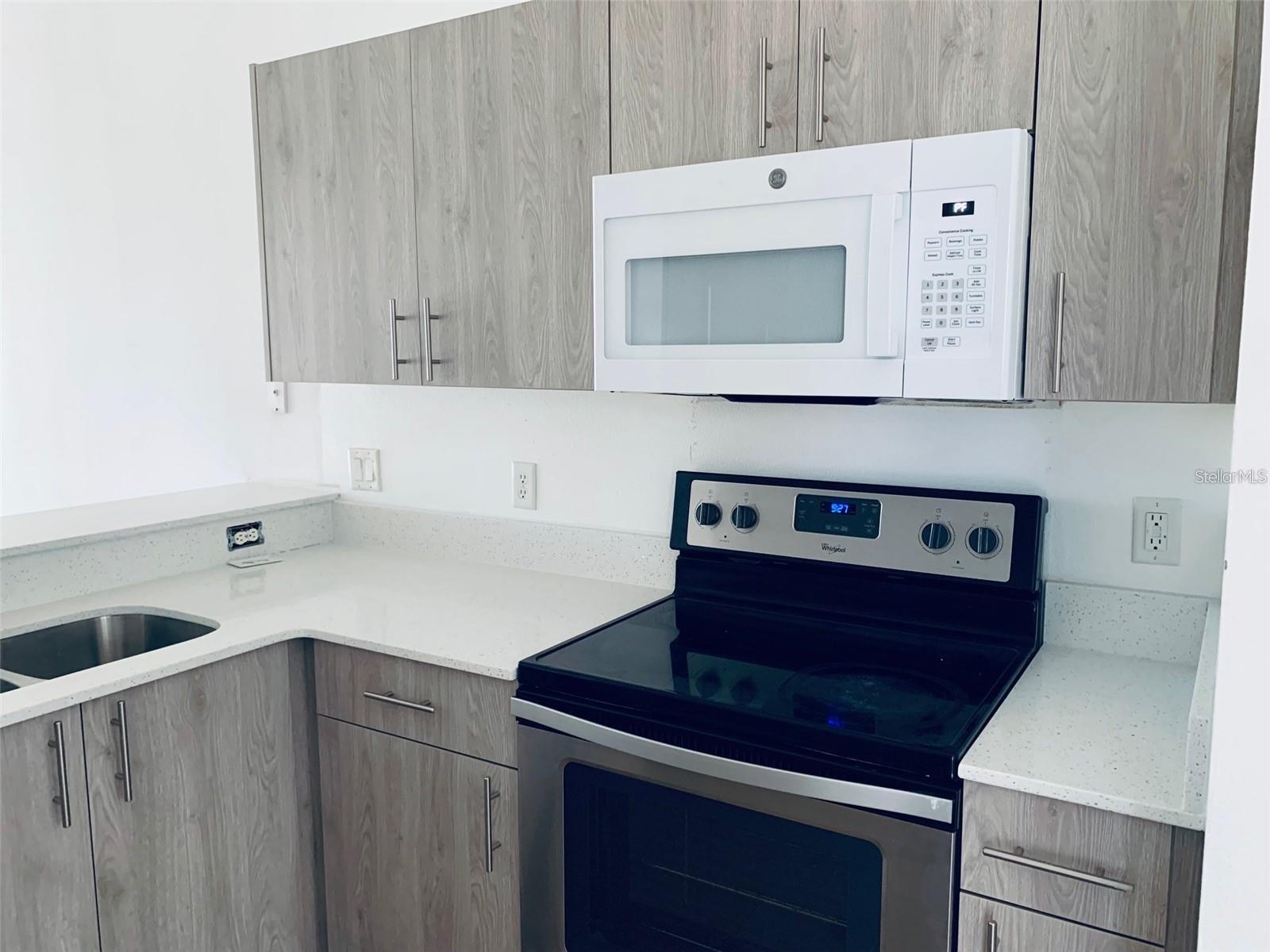 1240 S BEACH CIR, KISSIMMEE, FL, 34746