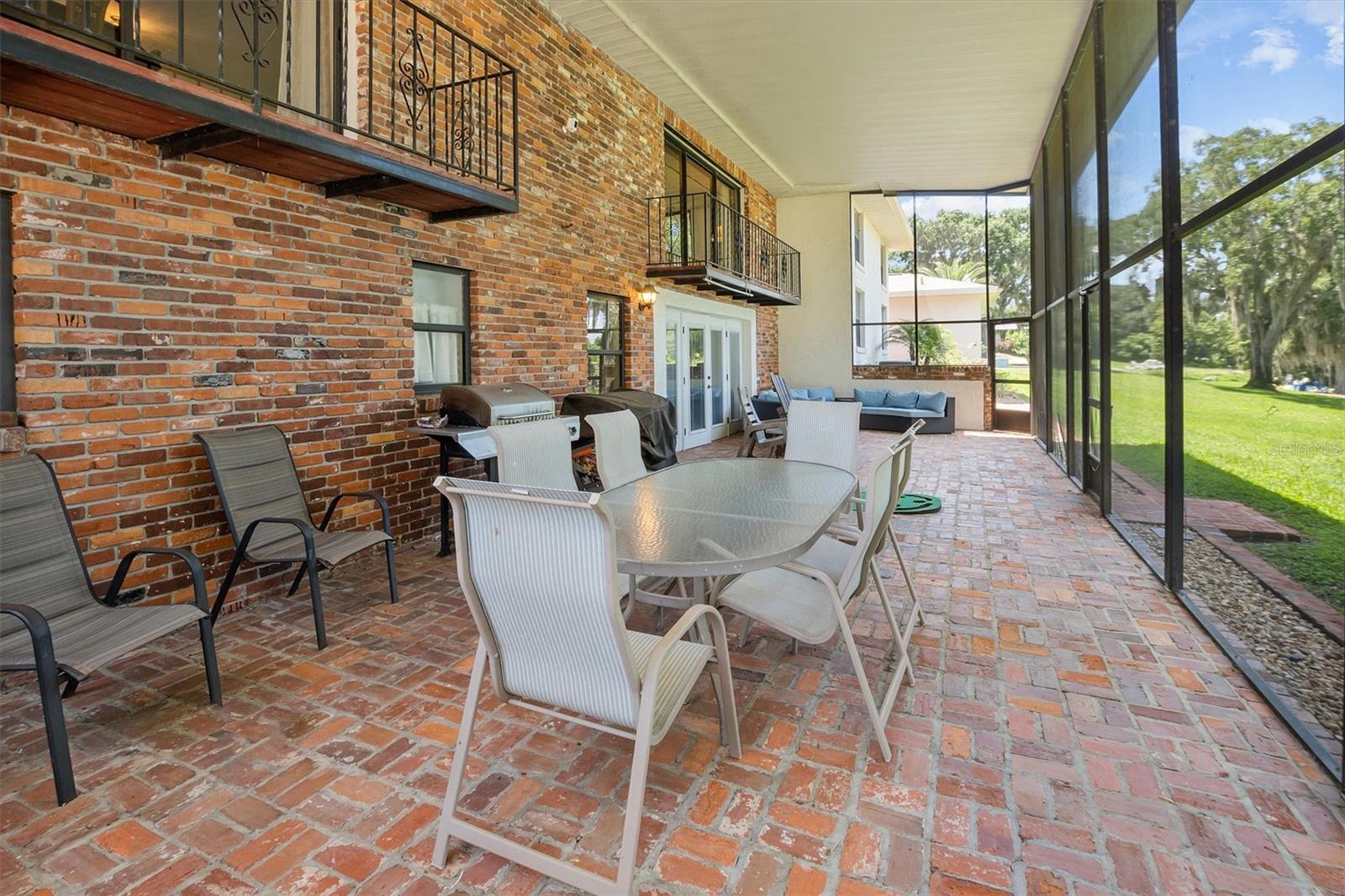 121 E LAKE SUMMIT DR, WINTER HAVEN, FL, 33884
