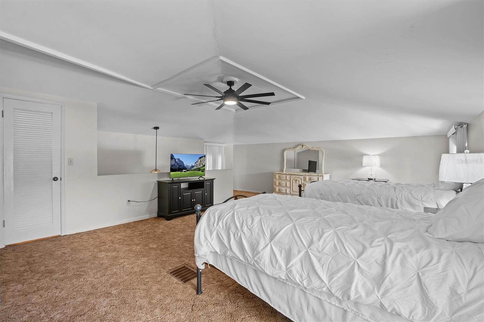 121 E LAKE SUMMIT DR, WINTER HAVEN, FL, 33884