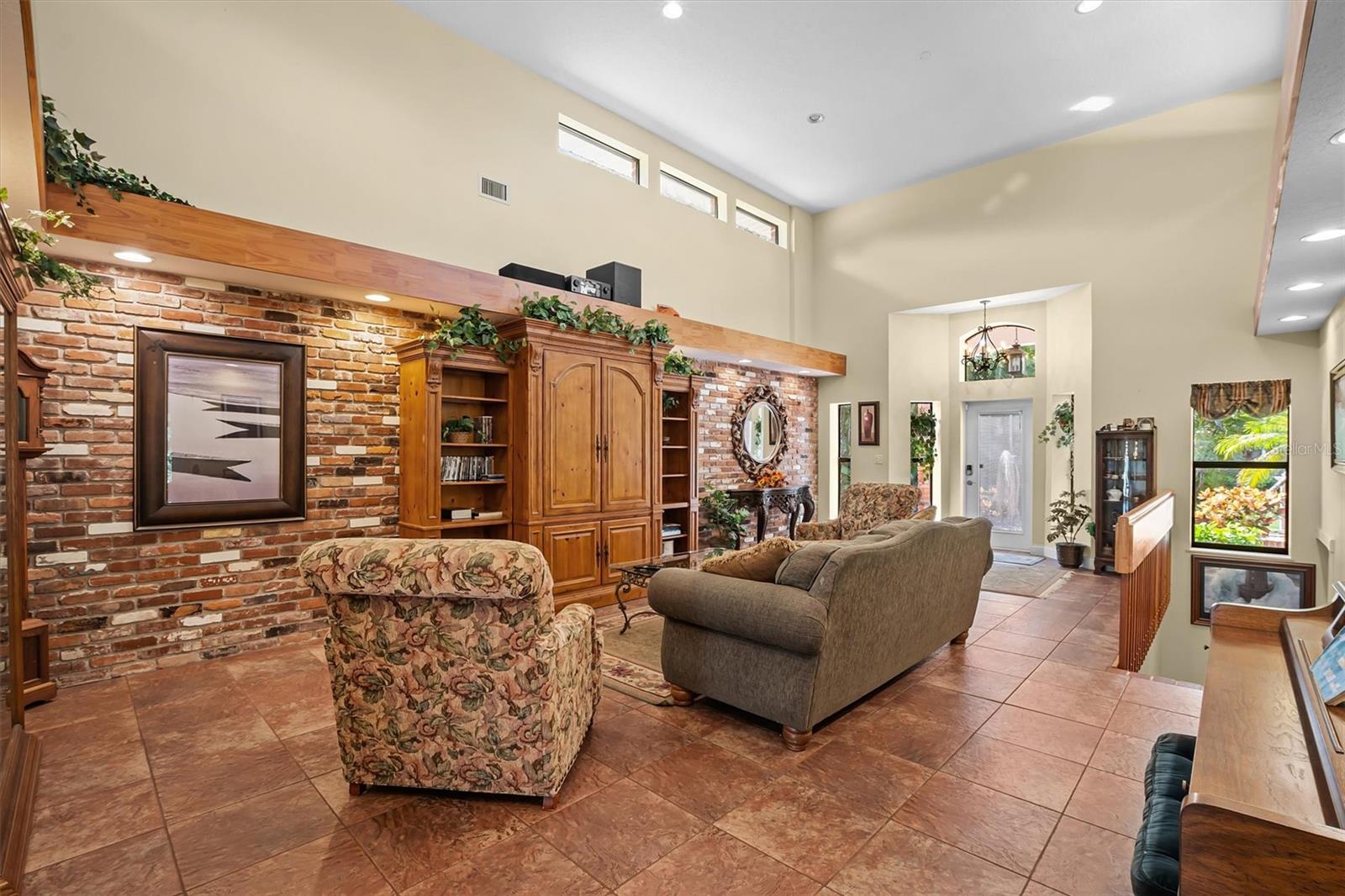 121 E LAKE SUMMIT DR, WINTER HAVEN, FL, 33884