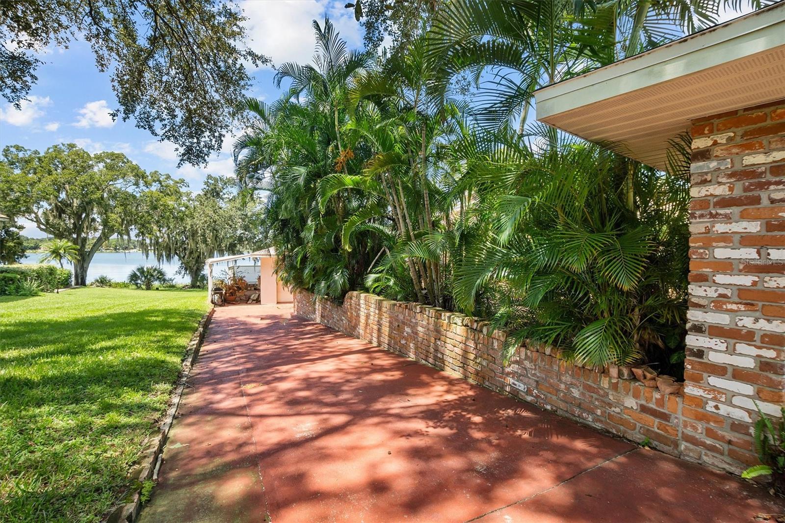 121 E LAKE SUMMIT DR, WINTER HAVEN, FL, 33884