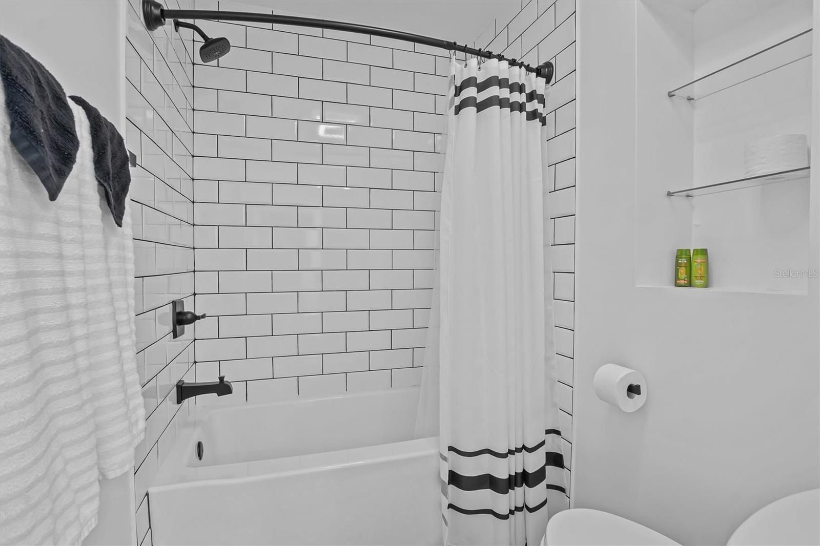 121 E LAKE SUMMIT DR, WINTER HAVEN, FL, 33884