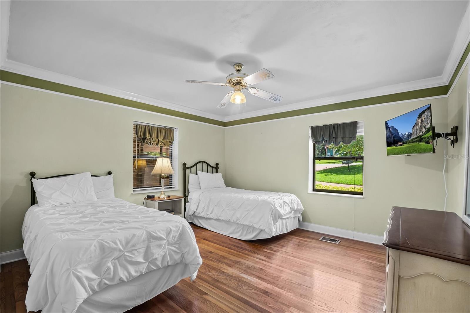 121 E LAKE SUMMIT DR, WINTER HAVEN, FL, 33884