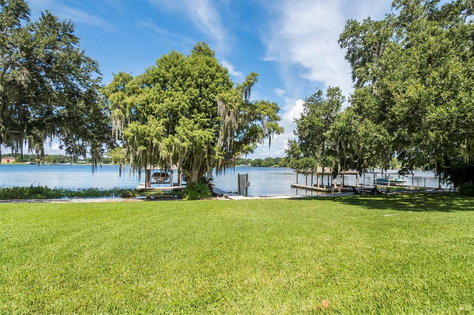 121 E LAKE SUMMIT DR, WINTER HAVEN, FL, 33884