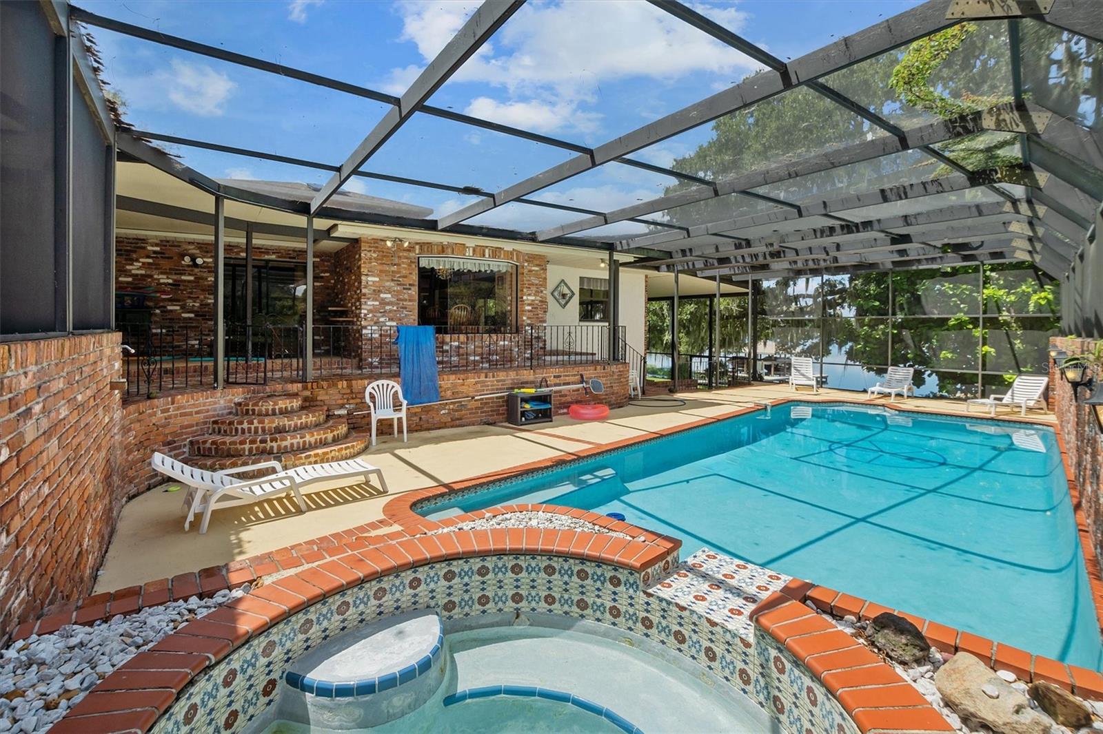 121 E LAKE SUMMIT DR, WINTER HAVEN, FL, 33884