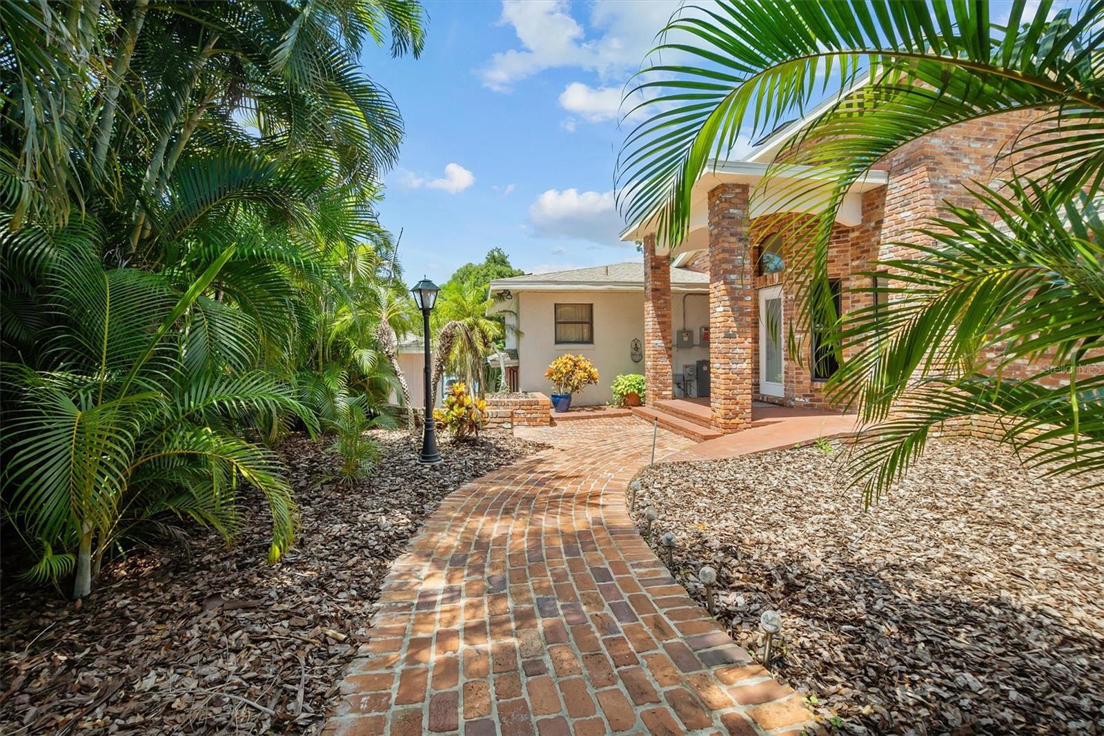 121 E LAKE SUMMIT DR, WINTER HAVEN, FL, 33884