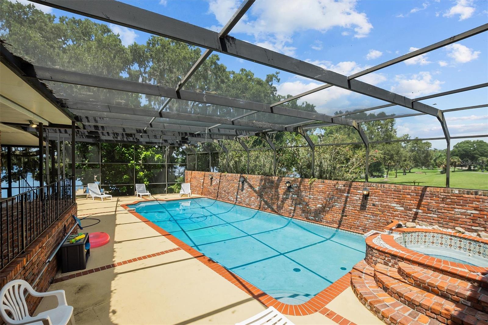 121 E LAKE SUMMIT DR, WINTER HAVEN, FL, 33884