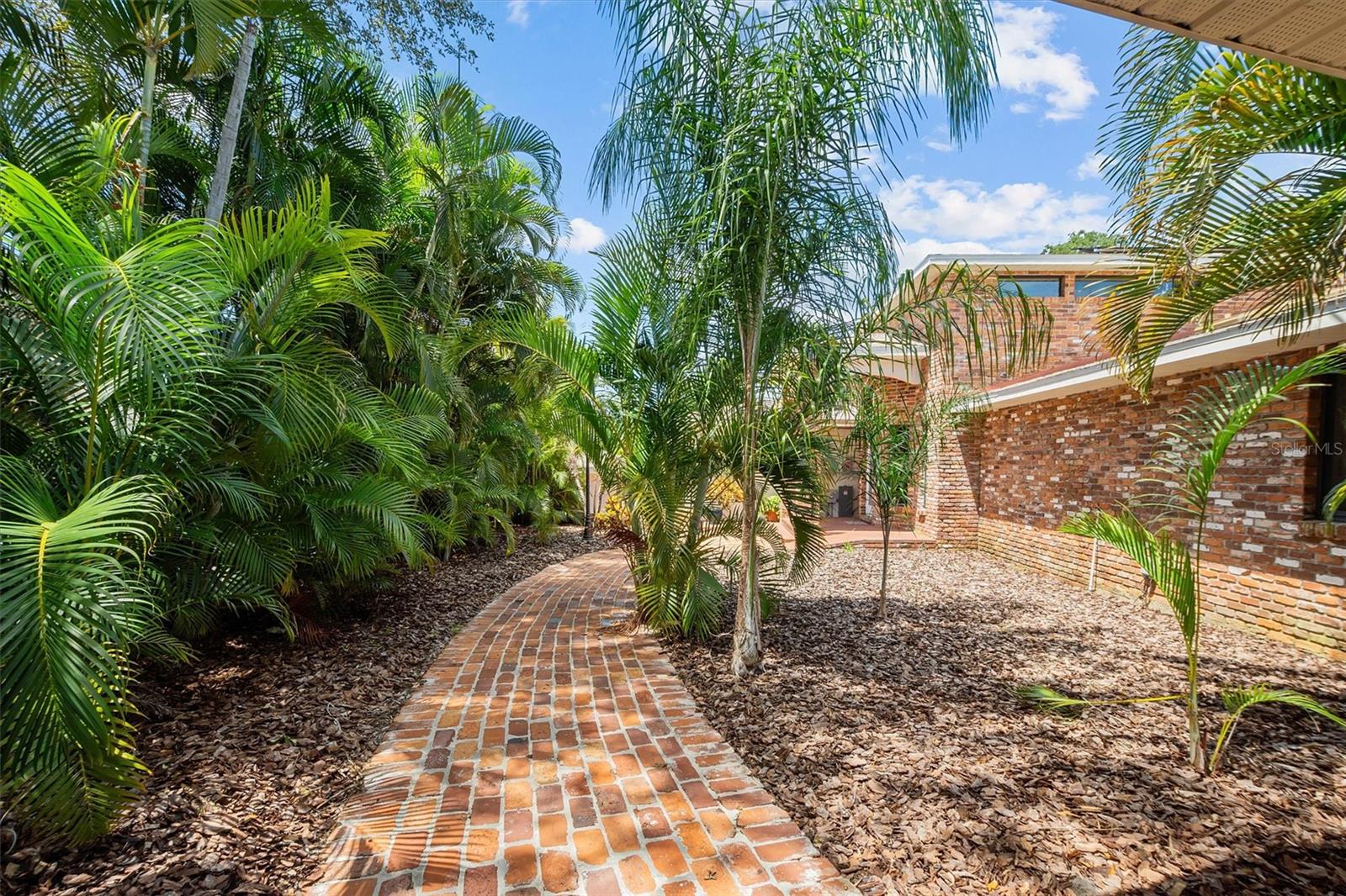 121 E LAKE SUMMIT DR, WINTER HAVEN, FL, 33884