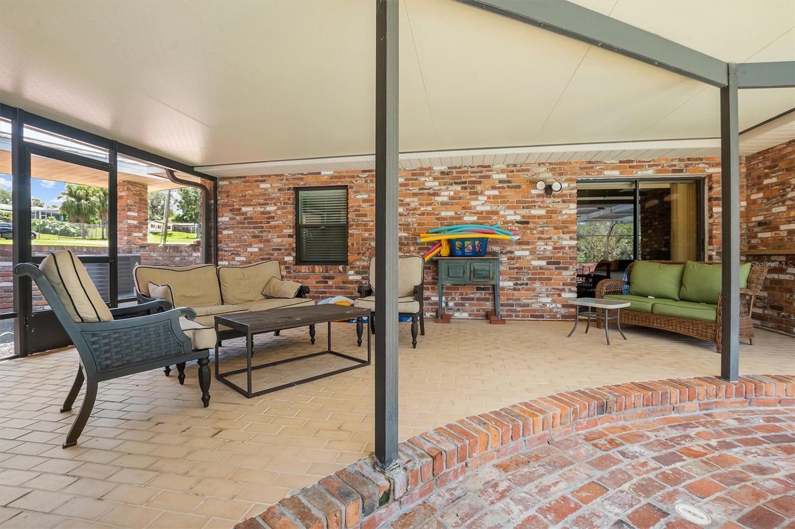 121 E LAKE SUMMIT DR, WINTER HAVEN, FL, 33884