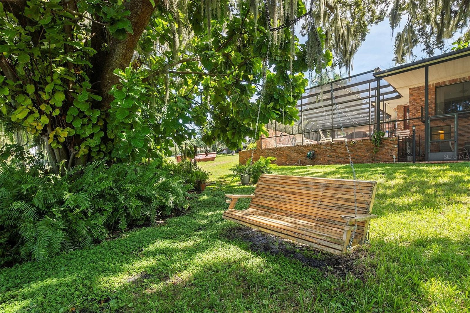 121 E LAKE SUMMIT DR, WINTER HAVEN, FL, 33884