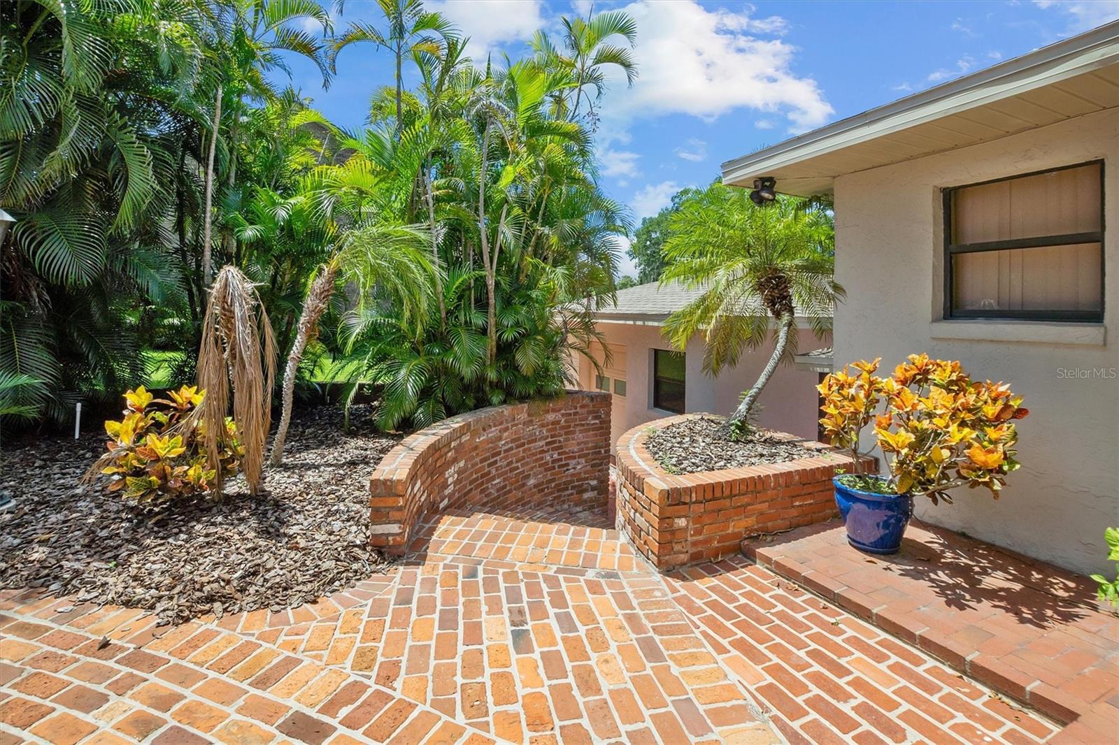 121 E LAKE SUMMIT DR, WINTER HAVEN, FL, 33884