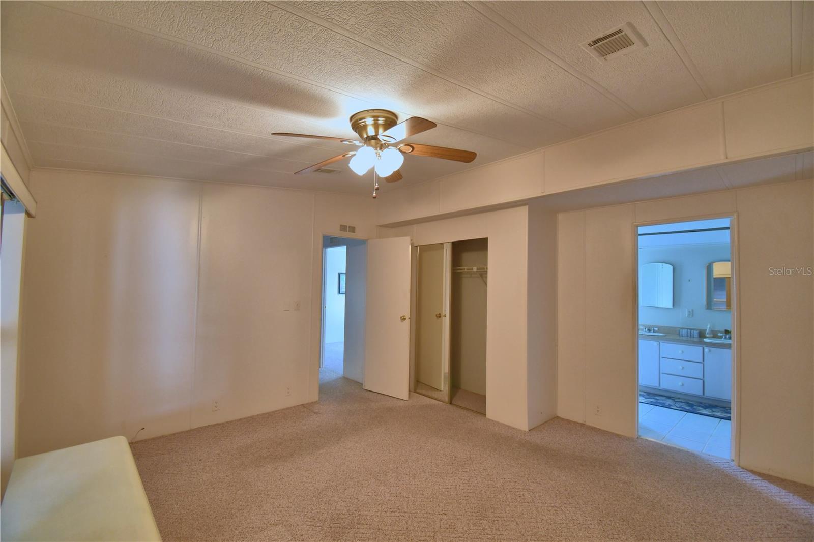 P4931788 Property Photo