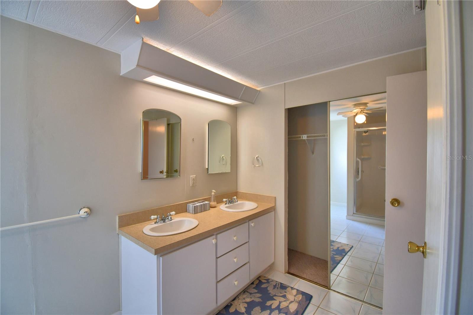 P4931788 Property Photo