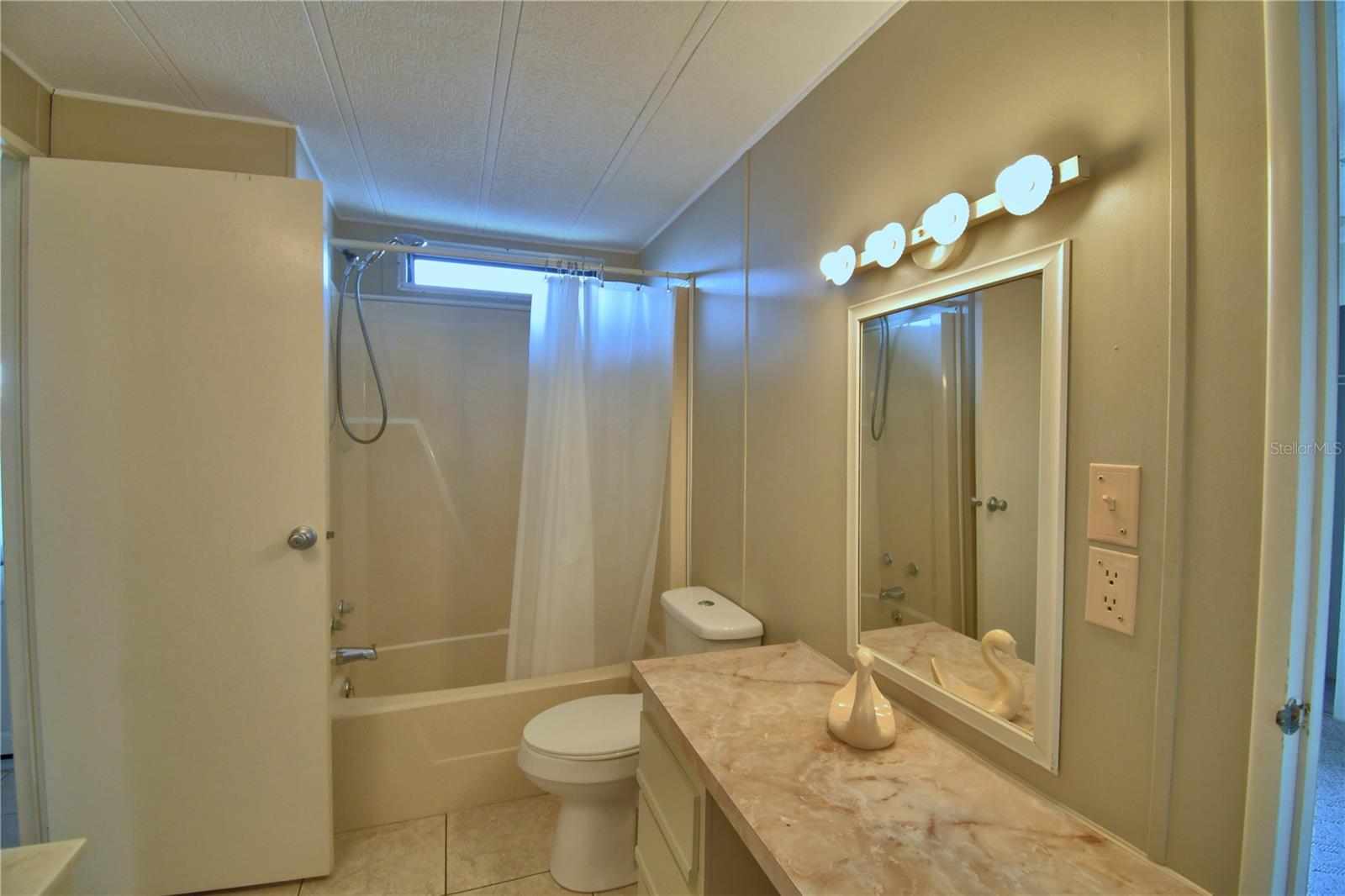 P4931788 Property Photo