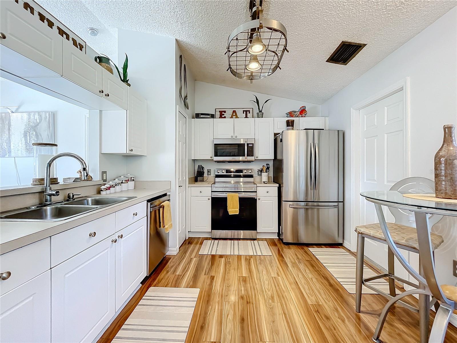 505 LAKESHORE DR, EUSTIS, FL, 32726
