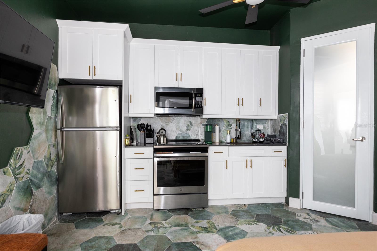 PR9108453 Property Photo