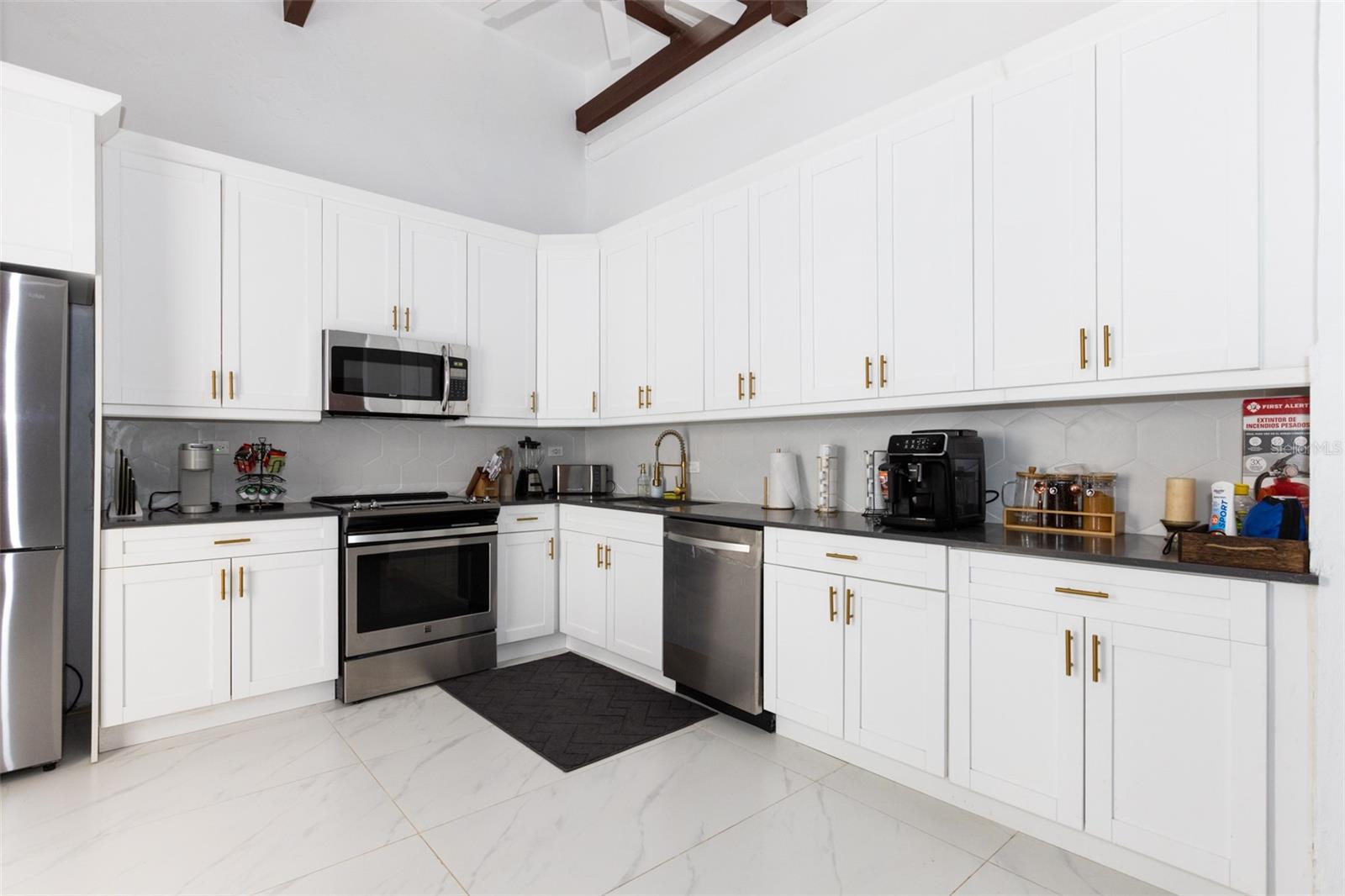 PR9108453 Property Photo