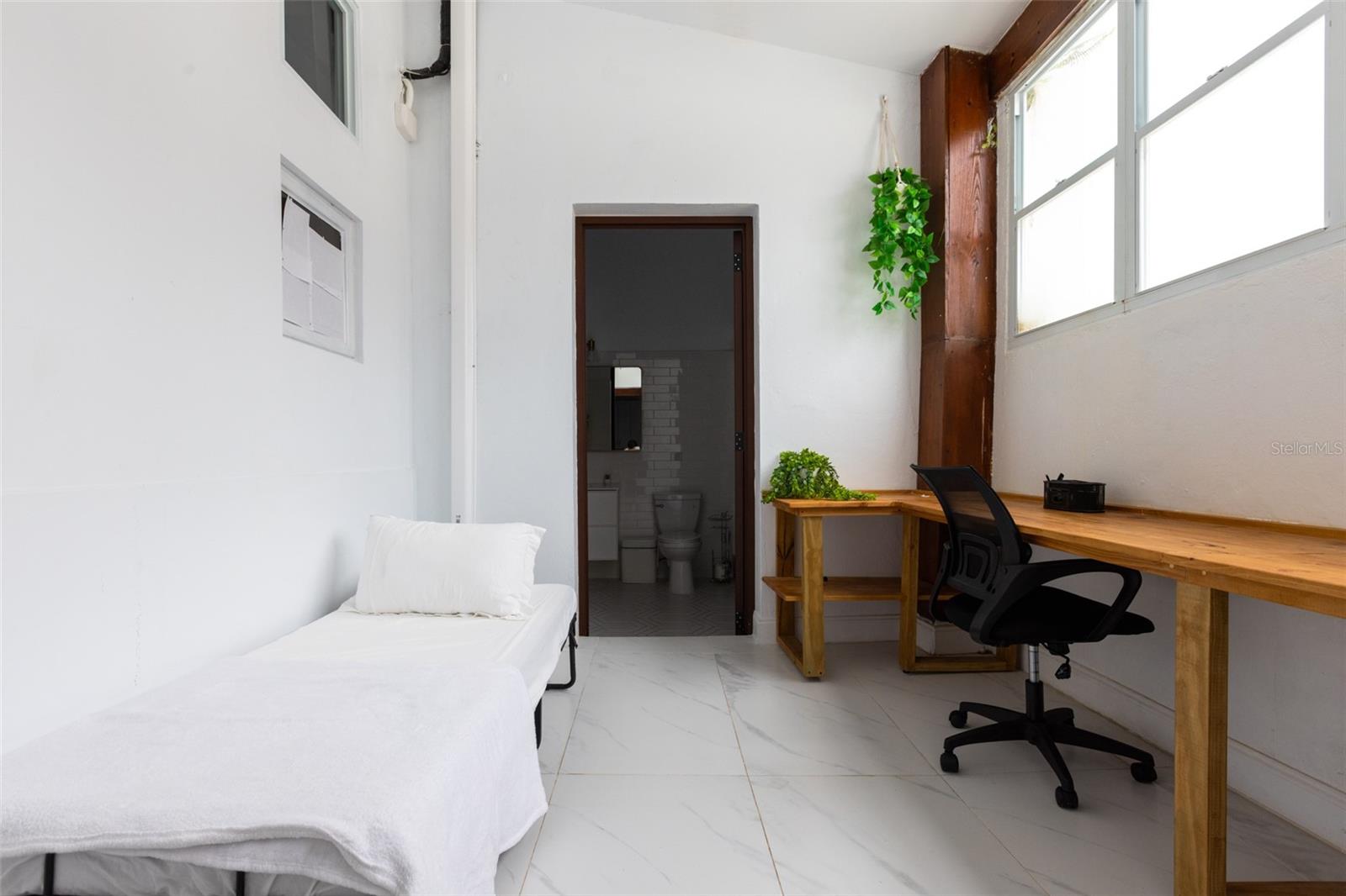 PR9108453 Property Photo