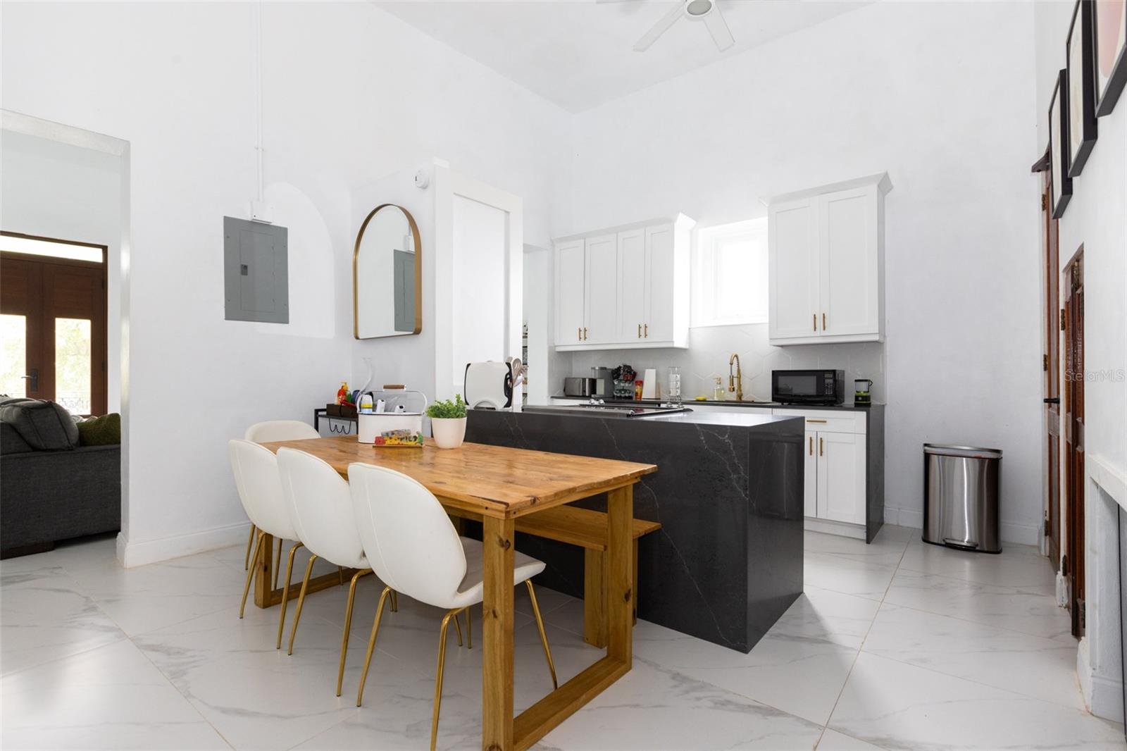 PR9108453 Property Photo