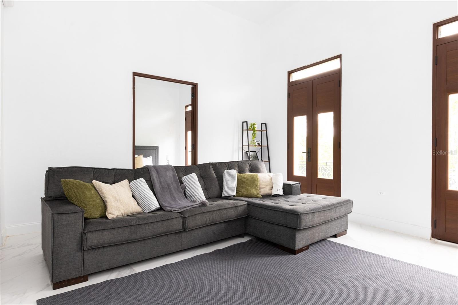 PR9108453 Property Photo