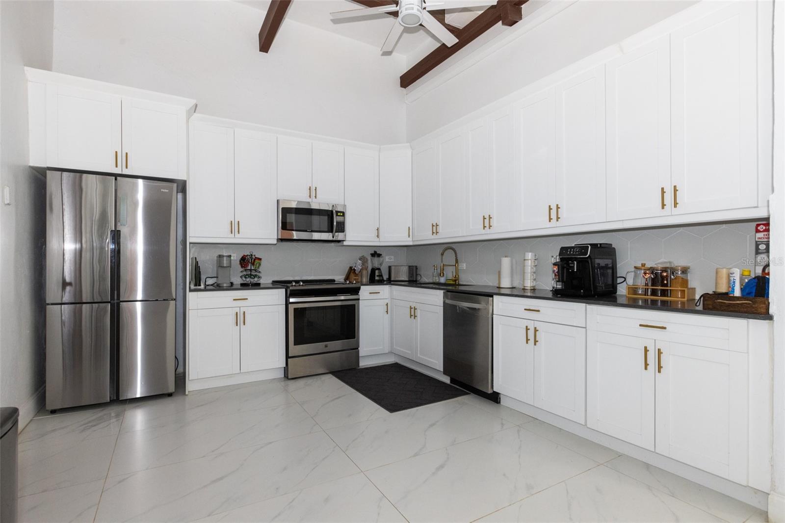 PR9108453 Property Photo