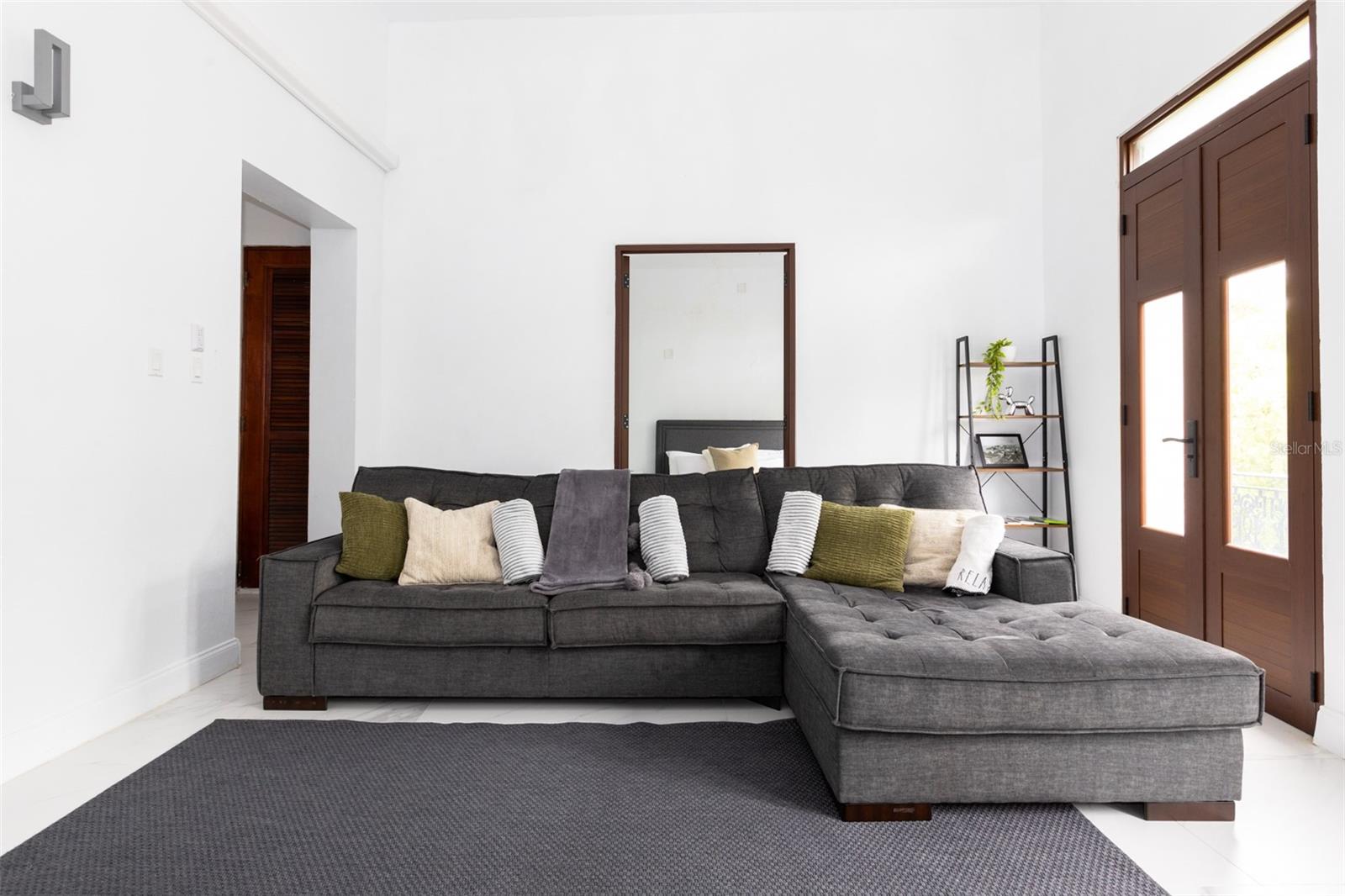 PR9108453 Property Photo