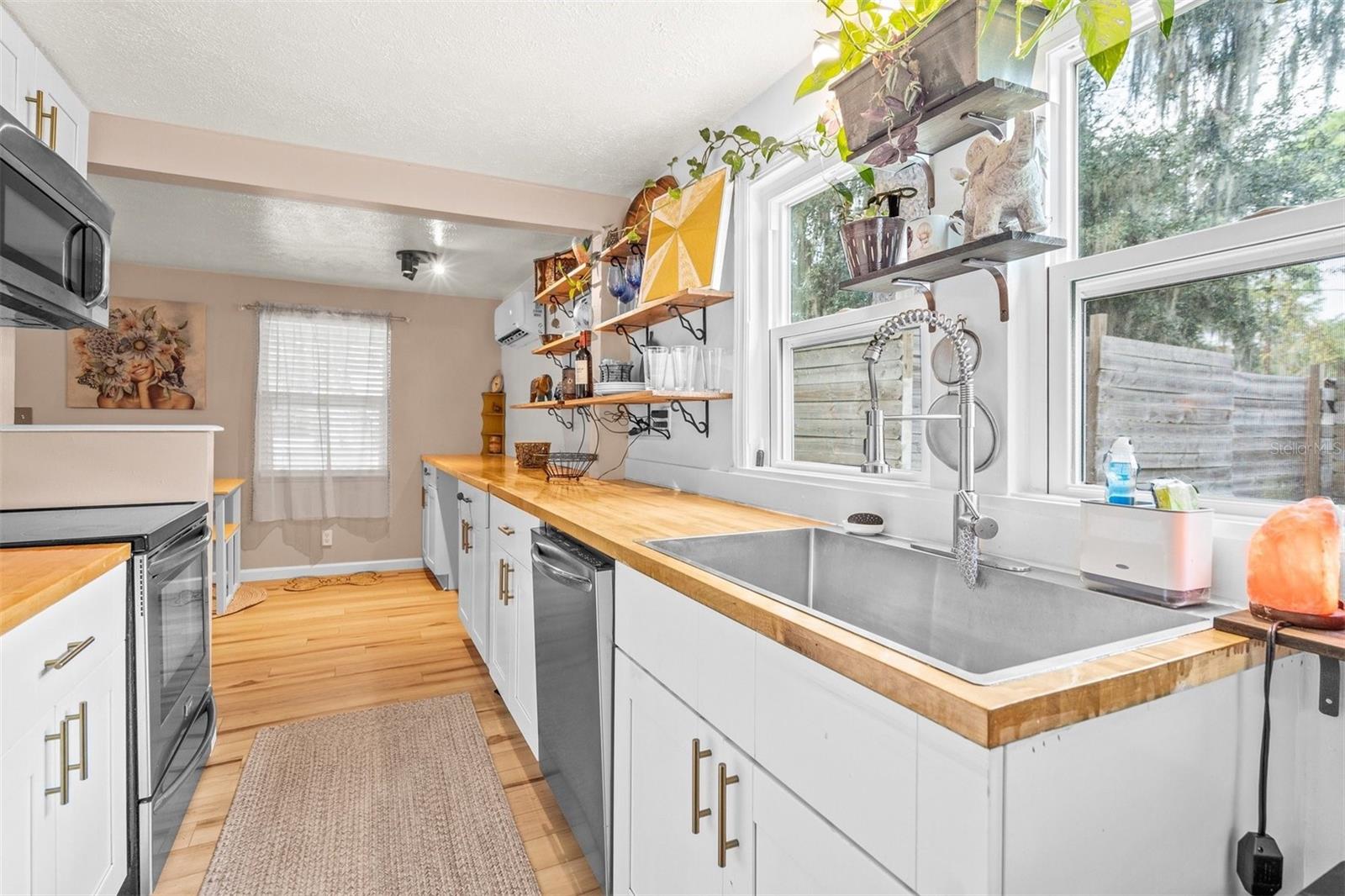 814 ANDERSON RD, NOKOMIS, FL, 34275
