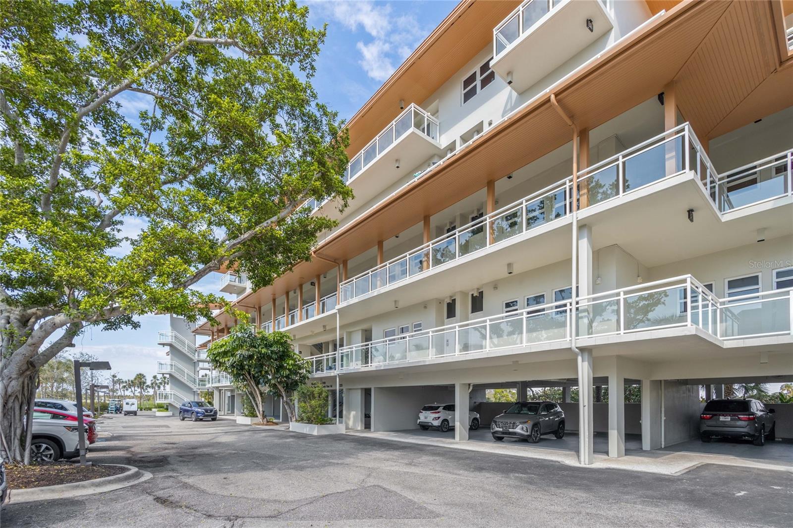 225 SANDS POINT RD #6103, LONGBOAT KEY, FL, 34228