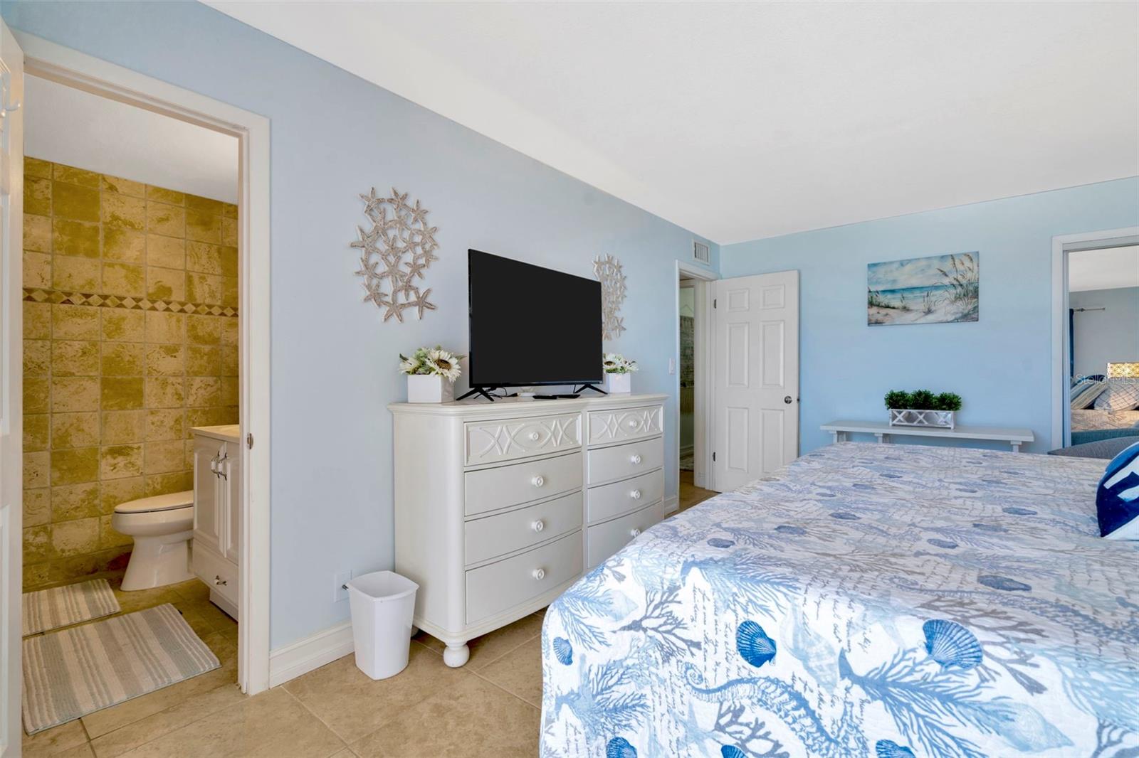 1270 GULF BLVD #2002, CLEARWATER BEACH, FL, 33767