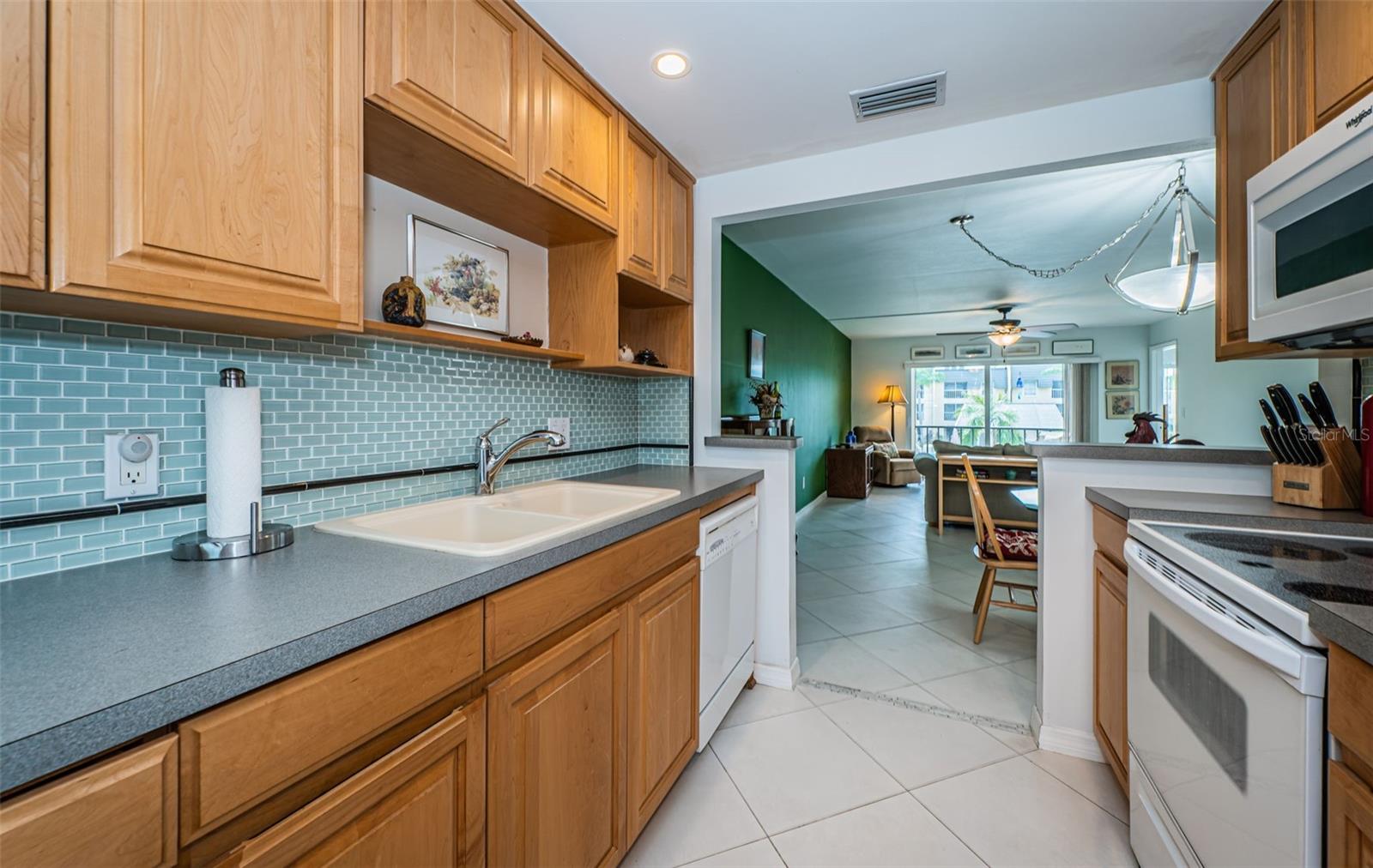 8693 BARDMOOR BLVD #202B, SEMINOLE, FL, 33777