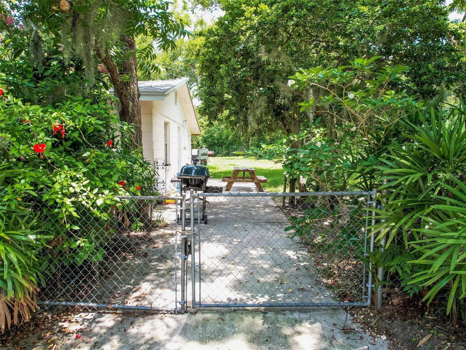 1129 CRESTVIEW AVE, LAKELAND, FL, 33805