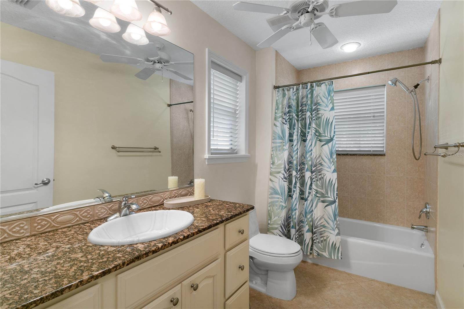 557 DOWLING CIR, LADY LAKE, FL, 32159