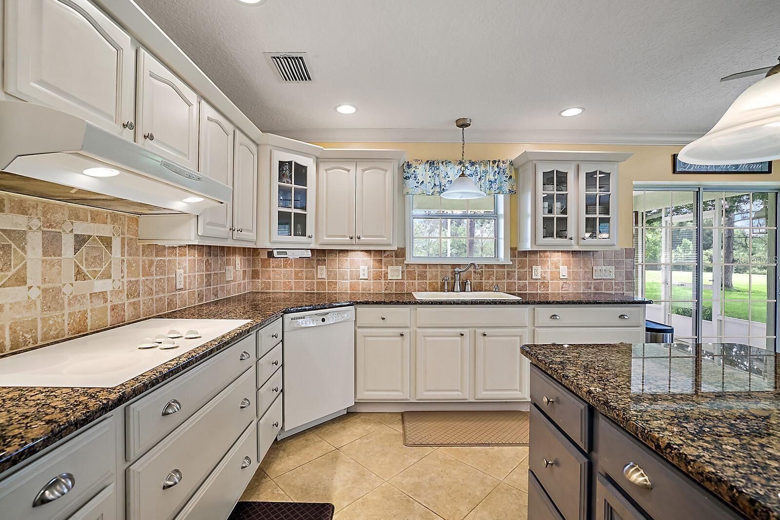 557 DOWLING CIR, LADY LAKE, FL, 32159