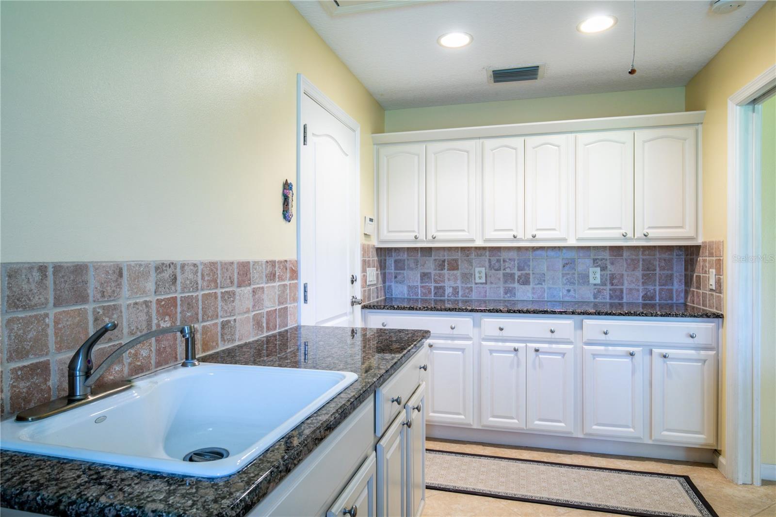 557 DOWLING CIR, LADY LAKE, FL, 32159