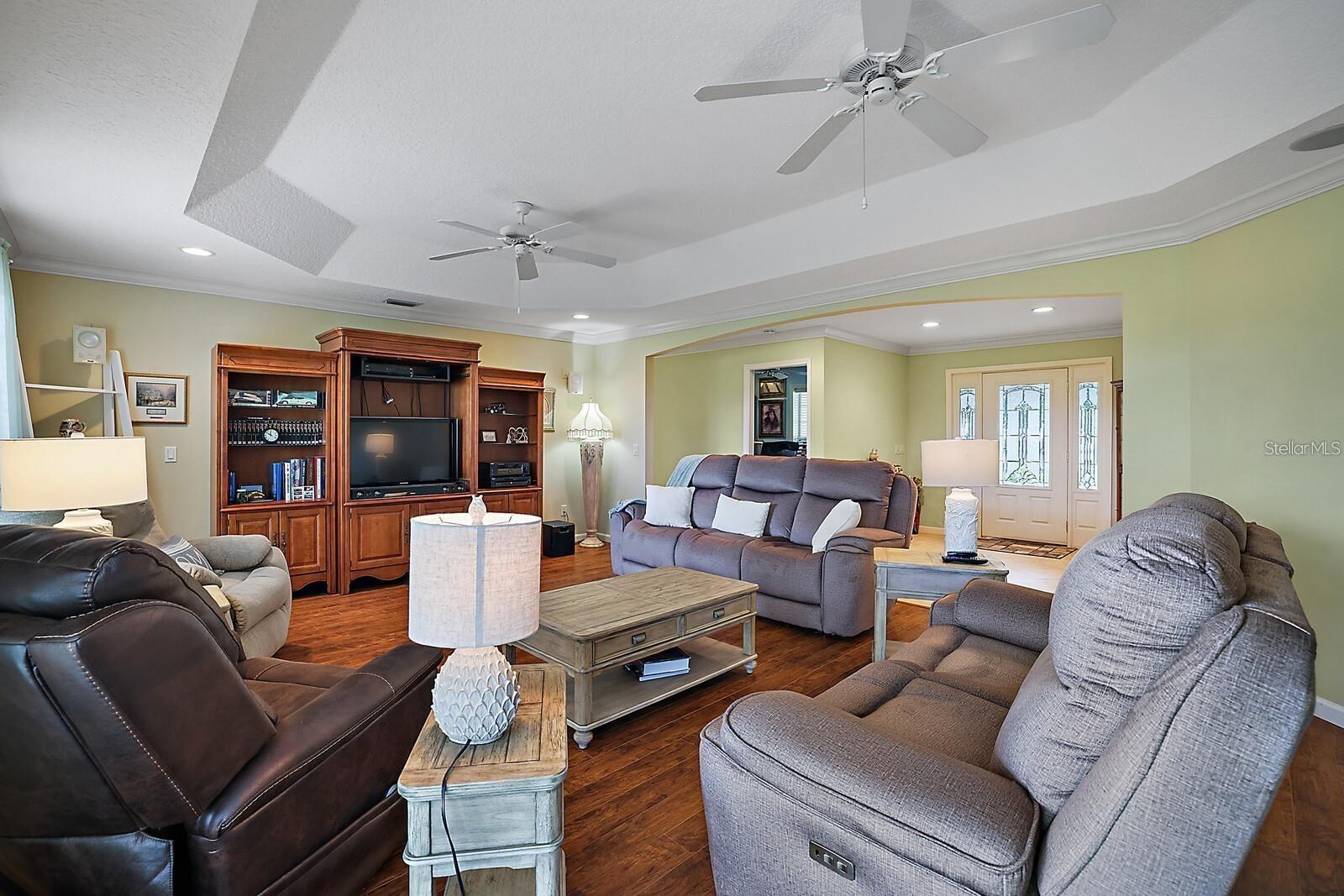 557 DOWLING CIR, LADY LAKE, FL, 32159