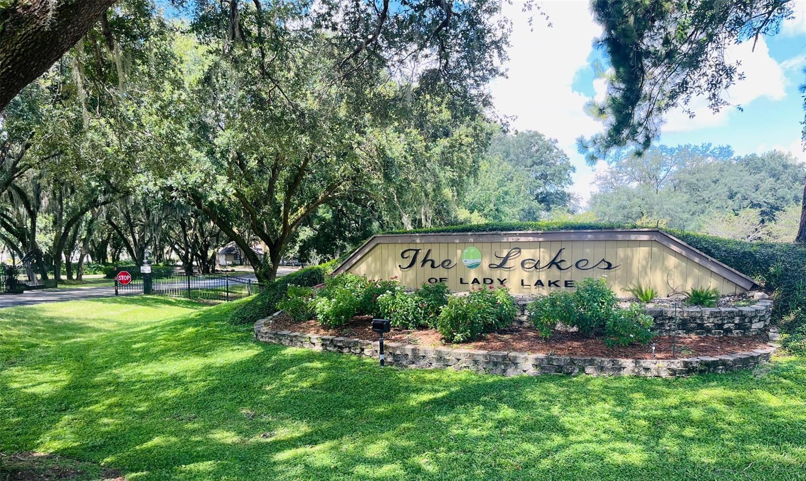 557 DOWLING CIR, LADY LAKE, FL, 32159
