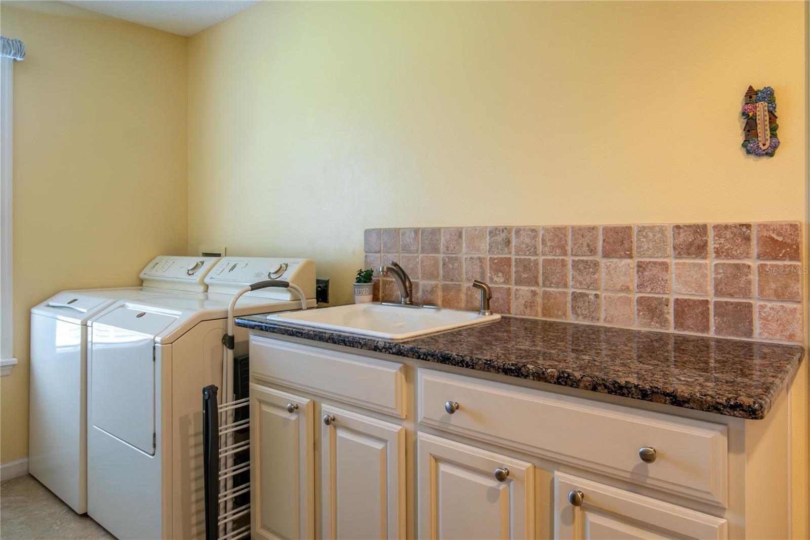 557 DOWLING CIR, LADY LAKE, FL, 32159