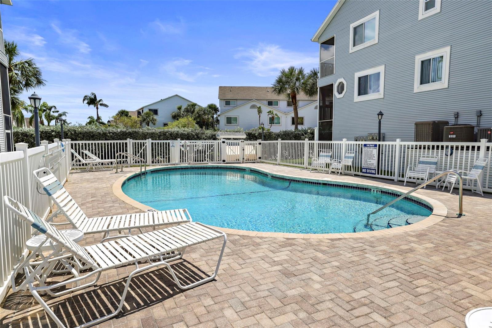 909 HARBOUR HOUSE DR, INDIAN ROCKS BEACH, FL, 33785