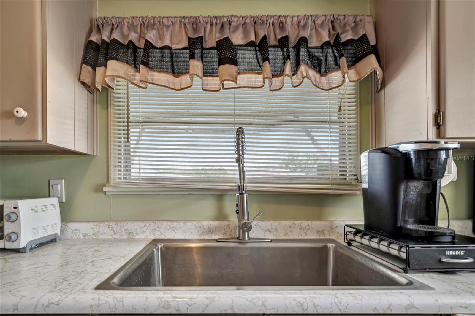 122 E SAINT ANNES CIR, APOLLO BEACH, FL, 33572