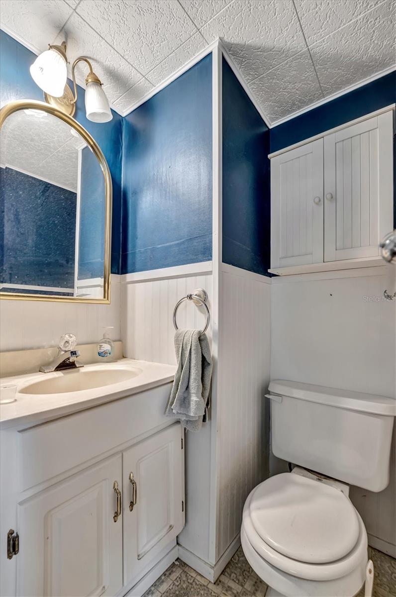 122 E SAINT ANNES CIR, APOLLO BEACH, FL, 33572