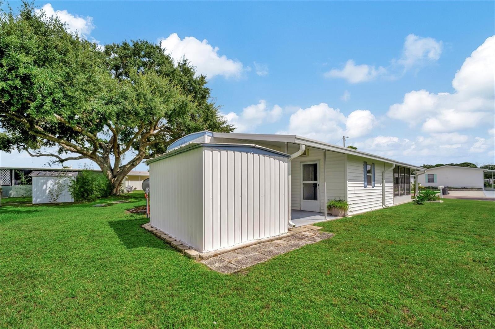 122 E SAINT ANNES CIR, APOLLO BEACH, FL, 33572