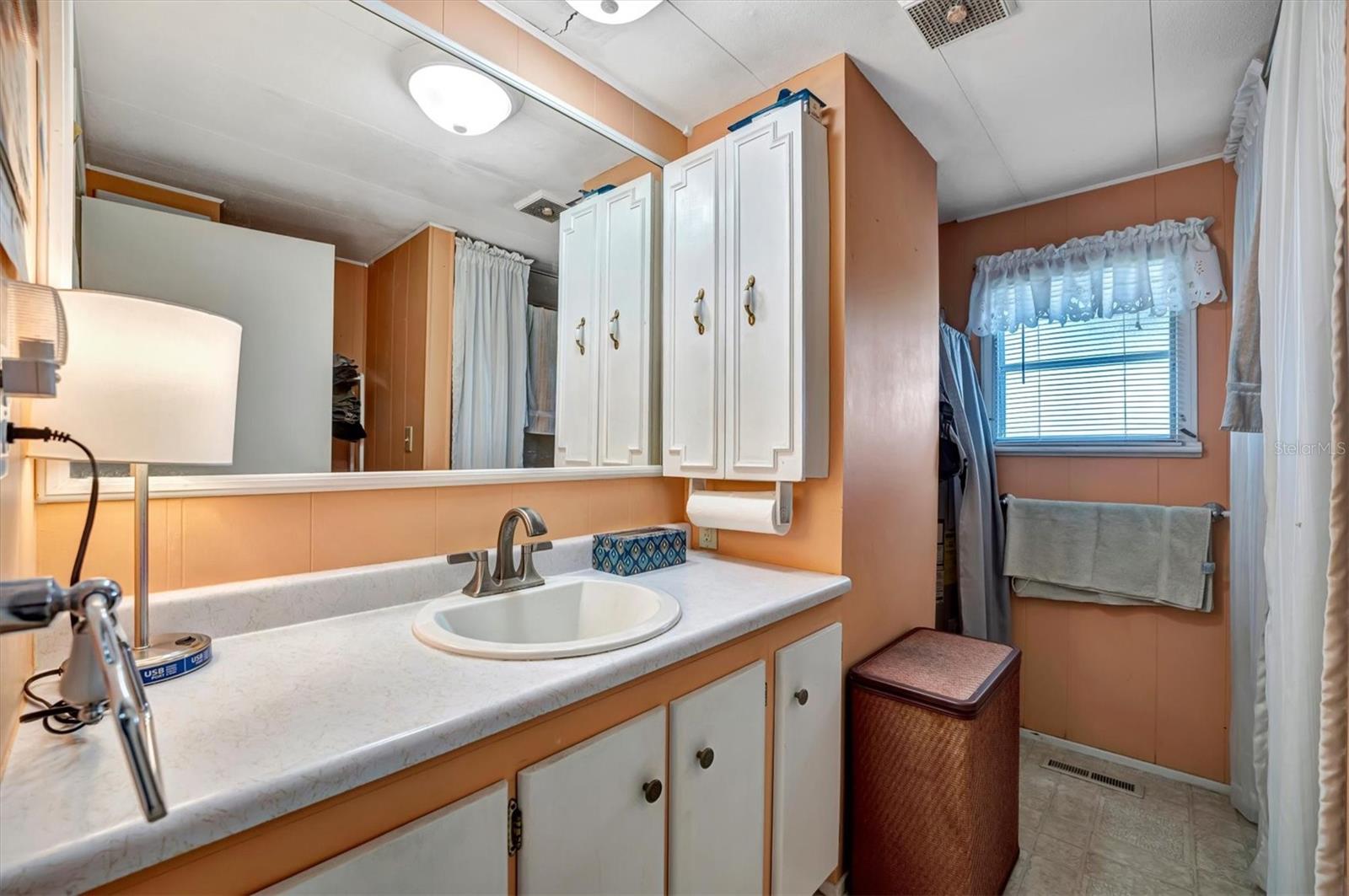 122 E SAINT ANNES CIR, APOLLO BEACH, FL, 33572
