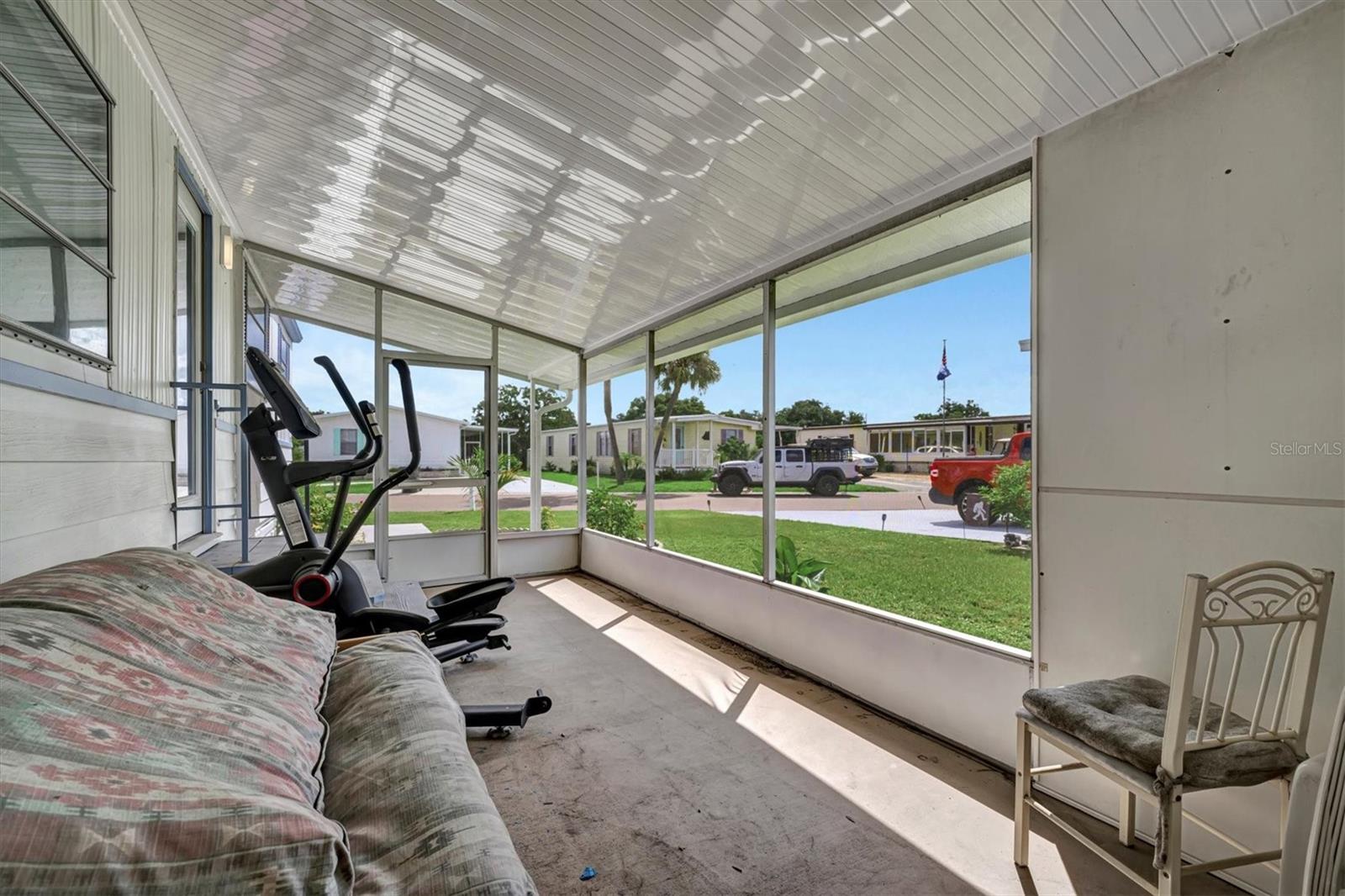 122 E SAINT ANNES CIR, APOLLO BEACH, FL, 33572