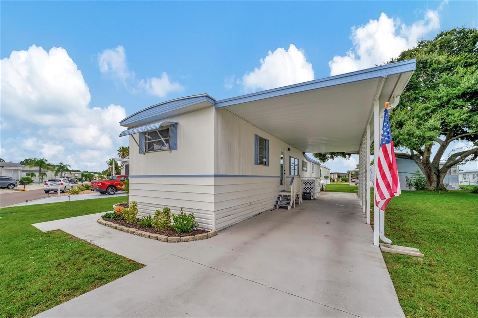 122 E SAINT ANNES CIR, APOLLO BEACH, FL, 33572