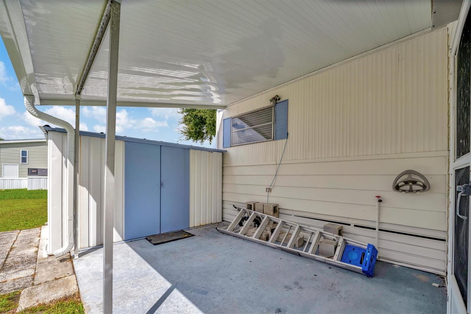 122 E SAINT ANNES CIR, APOLLO BEACH, FL, 33572