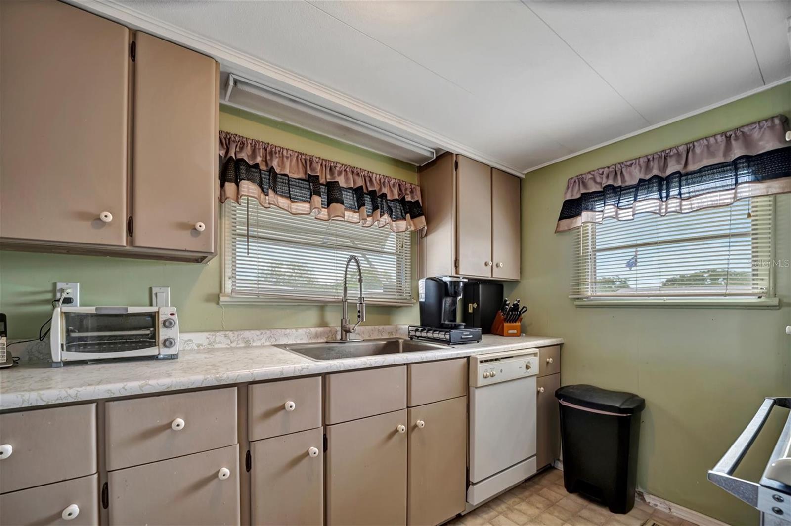 122 E SAINT ANNES CIR, APOLLO BEACH, FL, 33572
