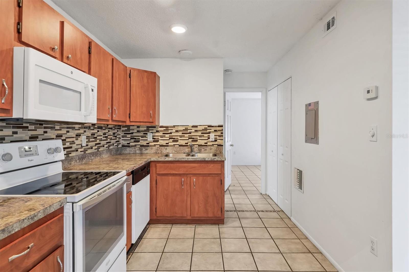 1203 68TH AVENUE DR W #15, BRADENTON, FL, 34207