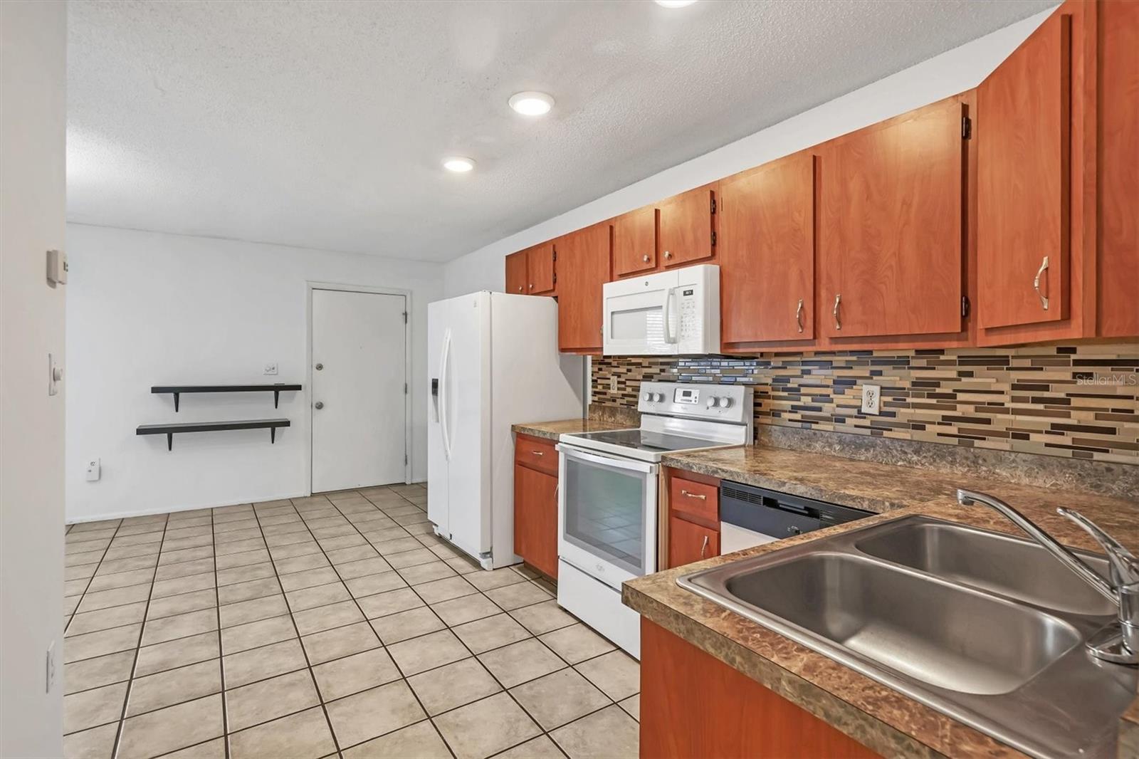 1203 68TH AVENUE DR W #15, BRADENTON, FL, 34207