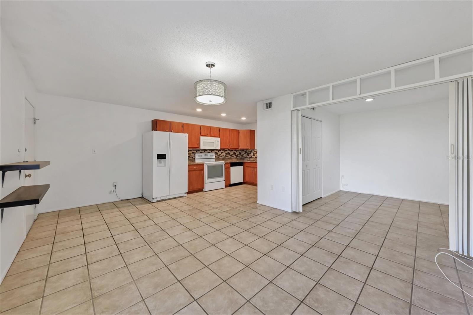 1203 68TH AVENUE DR W #15, BRADENTON, FL, 34207