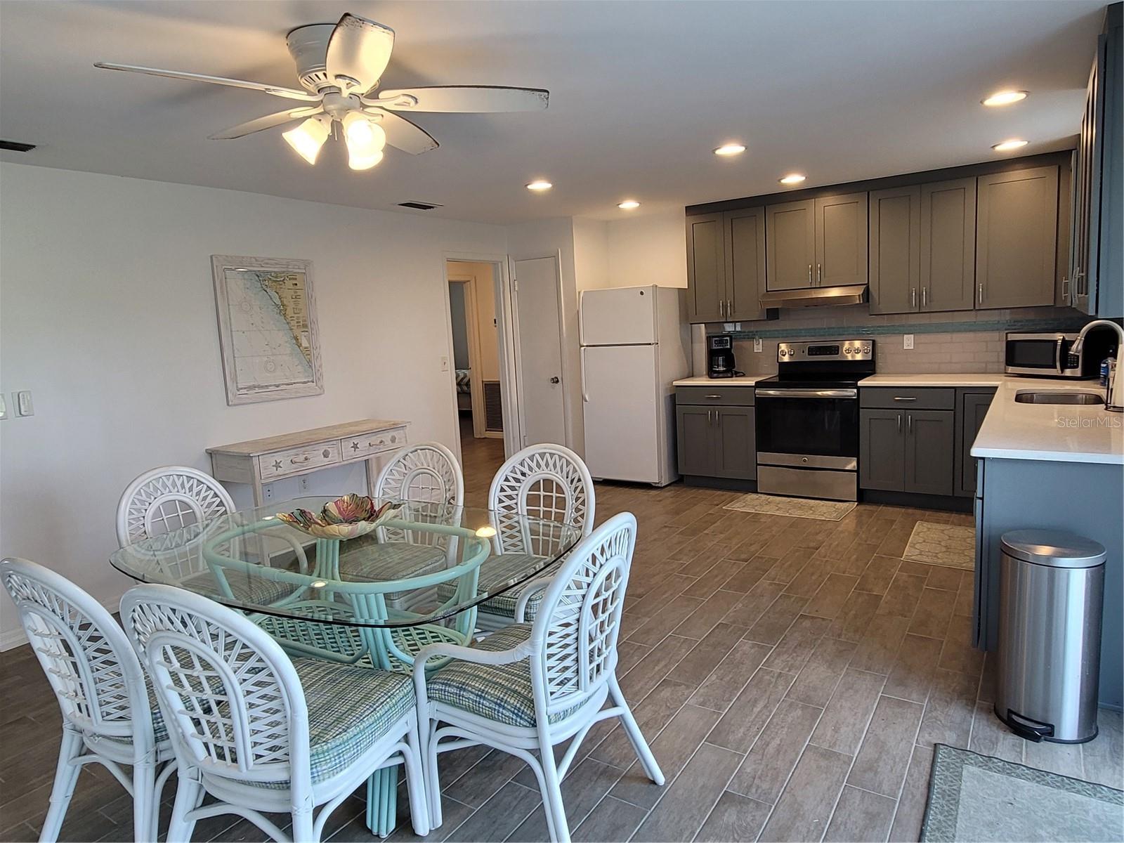 18 GOLFVIEW CT, ROTONDA WEST, FL, 33947